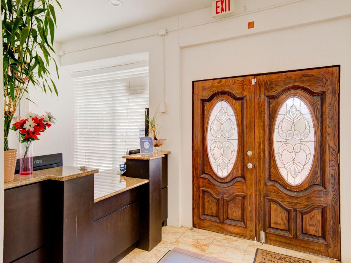 Hotel Dilley Grand Εξωτερικό φωτογραφία