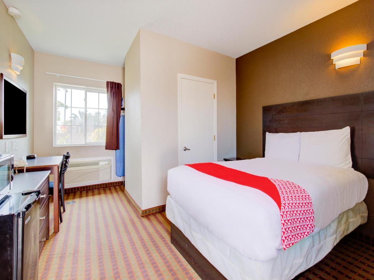Hotel Dilley Grand Εξωτερικό φωτογραφία