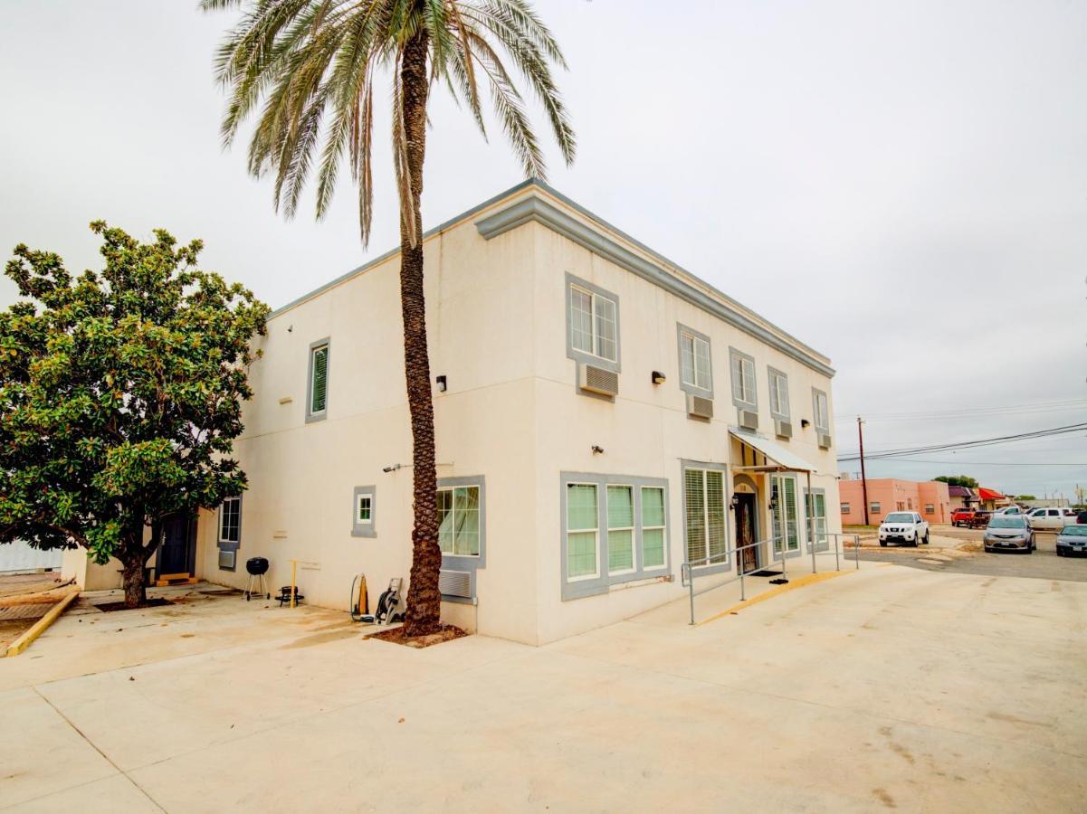 Hotel Dilley Grand Εξωτερικό φωτογραφία