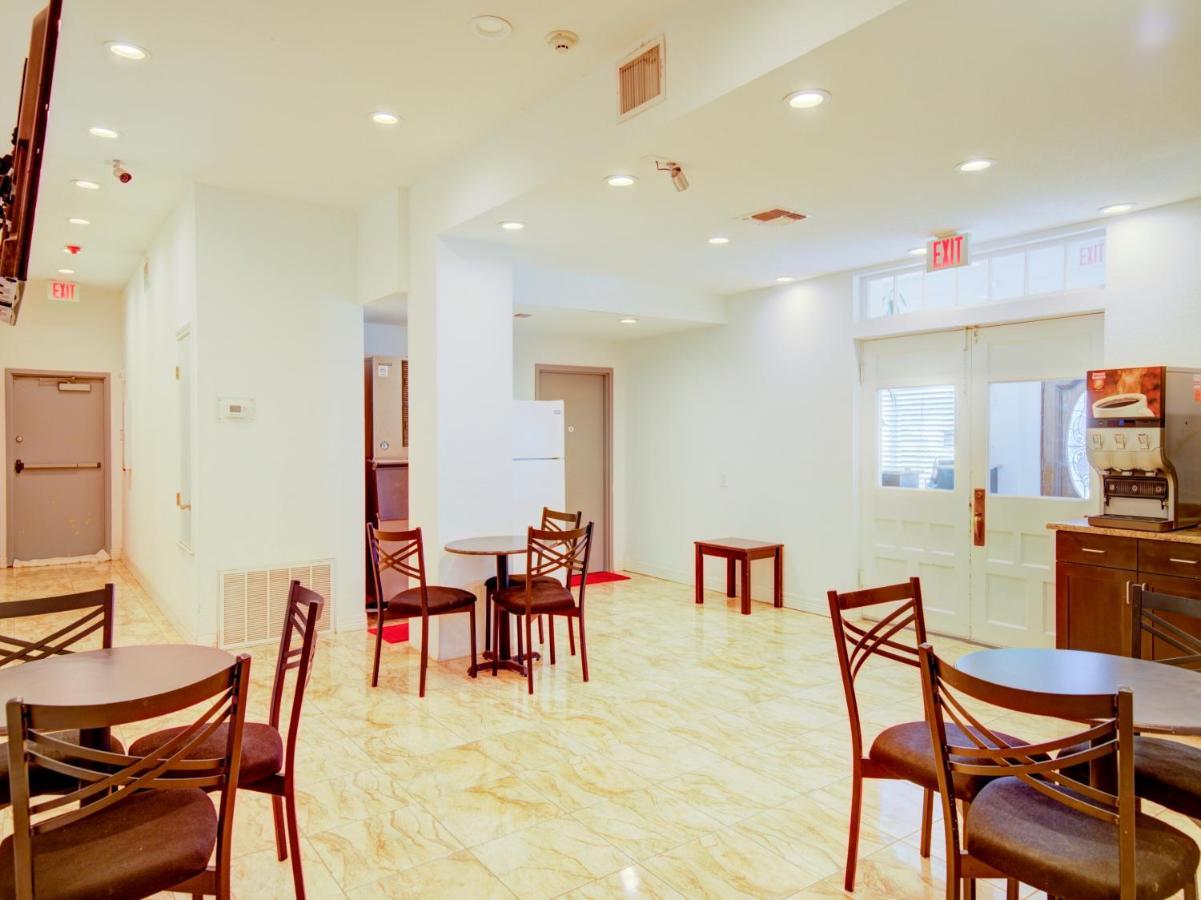 Hotel Dilley Grand Εξωτερικό φωτογραφία