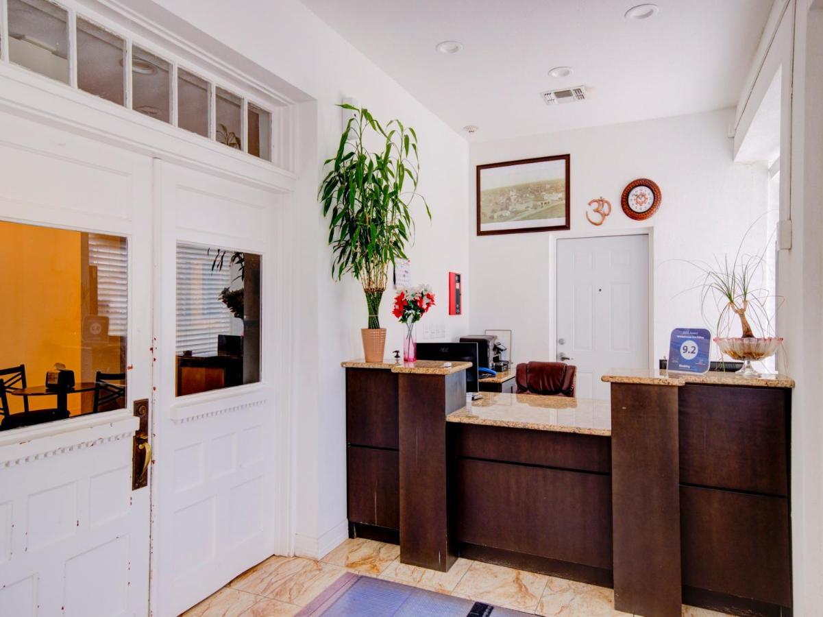 Hotel Dilley Grand Εξωτερικό φωτογραφία