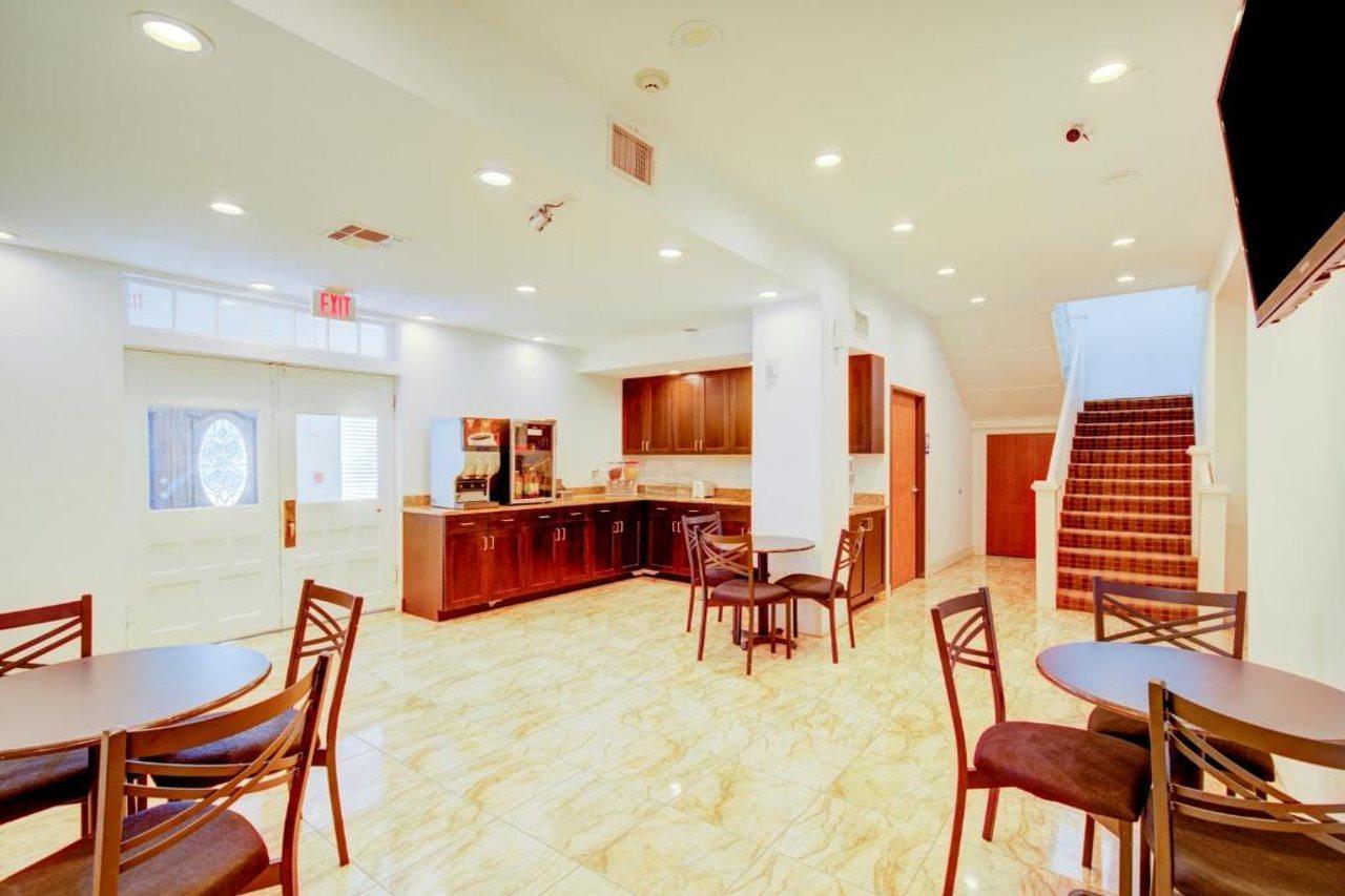 Hotel Dilley Grand Εξωτερικό φωτογραφία