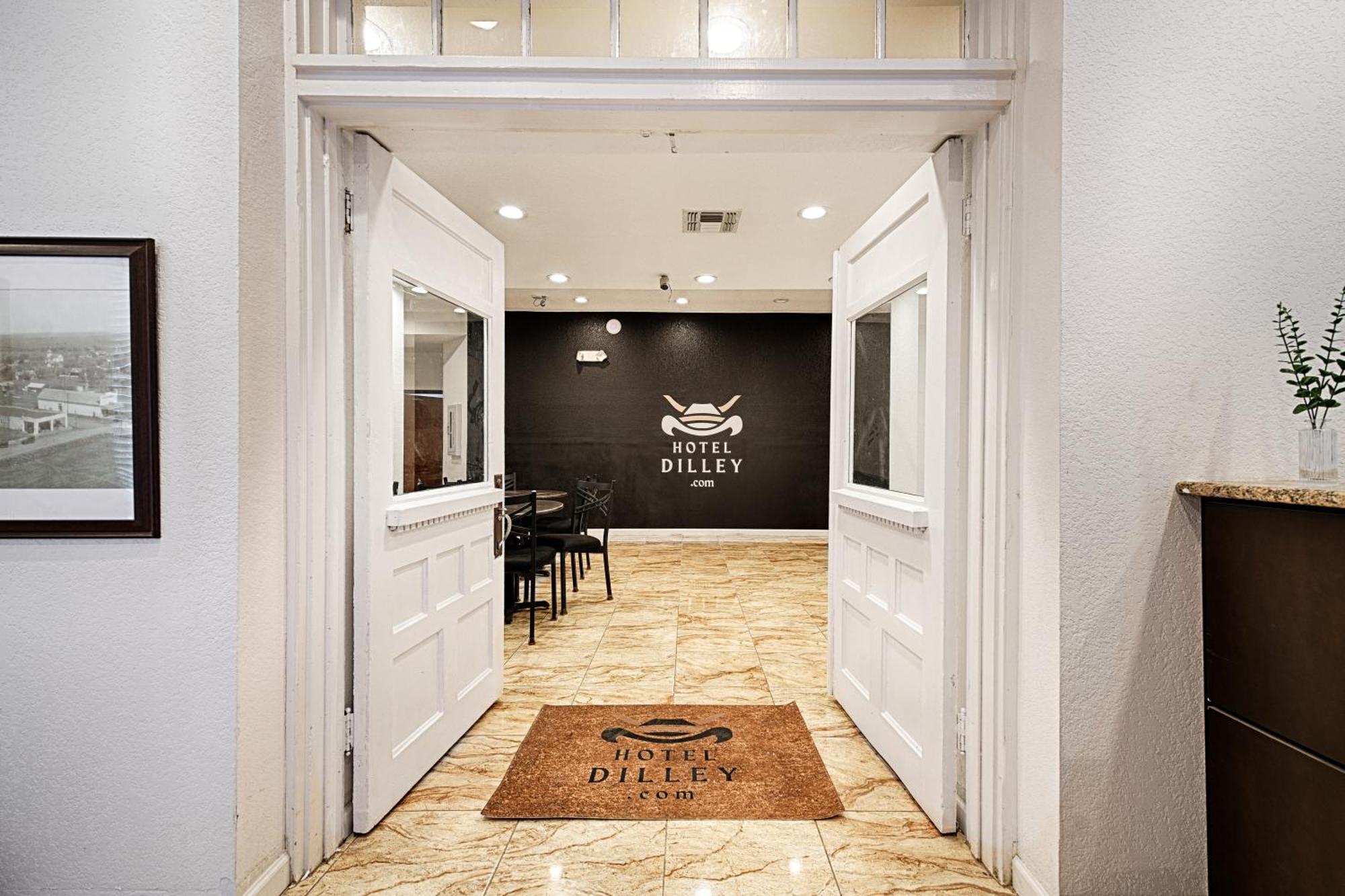 Hotel Dilley Grand Εξωτερικό φωτογραφία