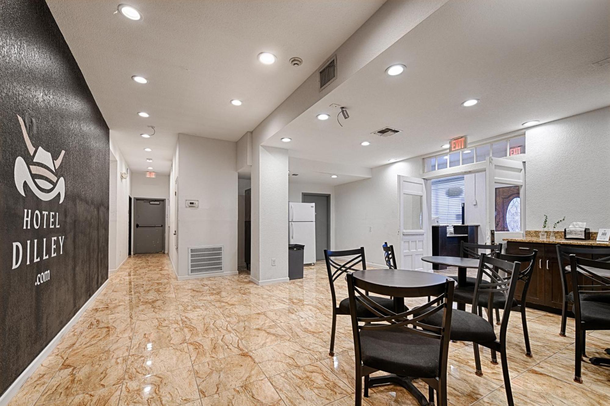 Hotel Dilley Grand Εξωτερικό φωτογραφία