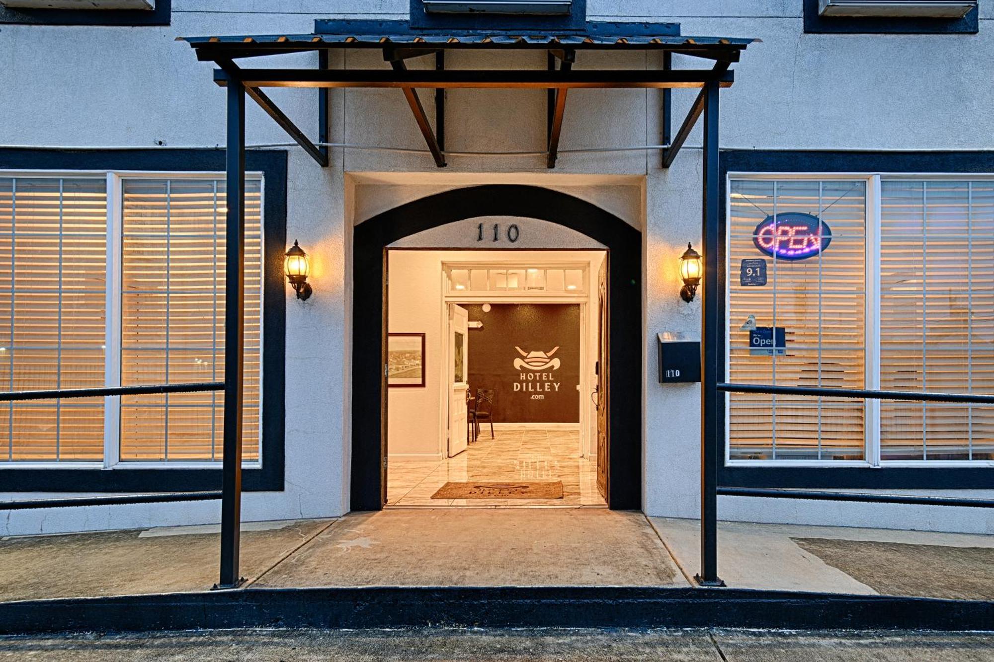 Hotel Dilley Grand Εξωτερικό φωτογραφία