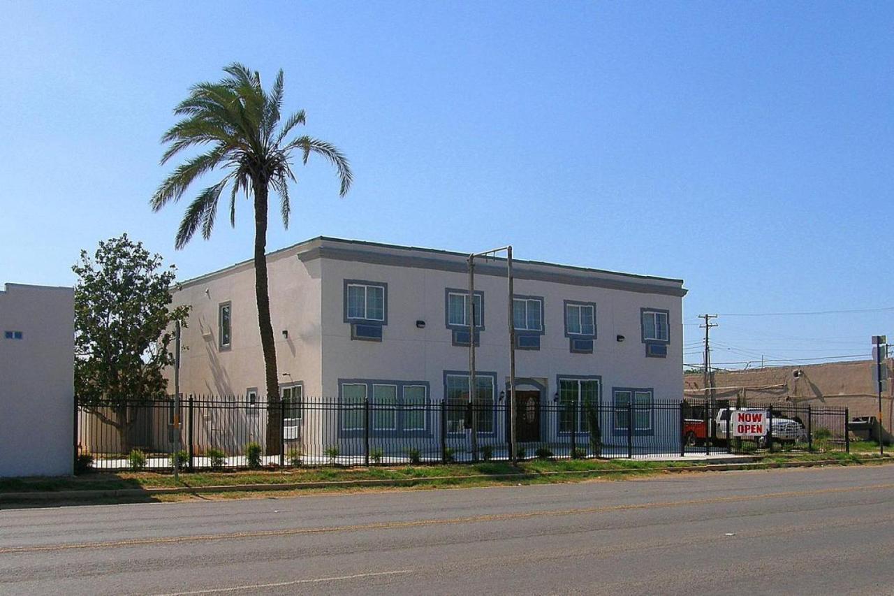 Hotel Dilley Grand Εξωτερικό φωτογραφία